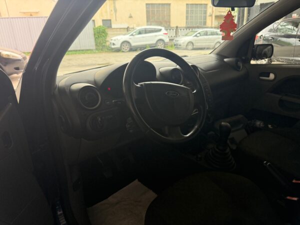Ford Fiesta - Image 5